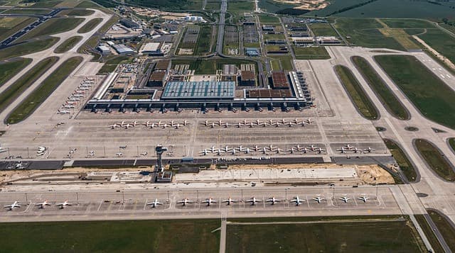 BER Flughafen Adresse, Anfahrt & Parken